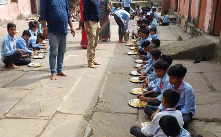 कृष्ण भोज योजना: पीएम श्री महाराणा स्कूल में 80 विधार्थियों को लड्डू नमकीन सब्जी पुड़ी का करवाया भोजन