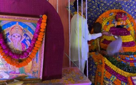 बाबा श्याम के जागरण में हुई भजनों के साथ पुष्प और इत्र वर्षा