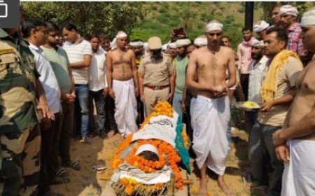 जम्मू कश्मीर के नौसेरा तैनात बीएसएफ के जवान सत्यनारायण स्वामी का गोली लगने से हुआ निधन