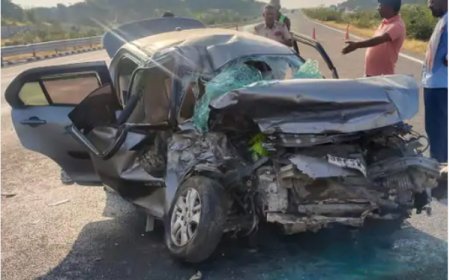 दिल्ली मुंबई एक्सप्रेस हाईवे पर हादसा: डिवाइड पार कर दूसरी ओर ट्राले में घुसी कार, दो युवकों की हुई मौत