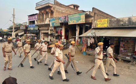 दीपावली को लेकर शहर में निकाला गया फ्लैग मार्च