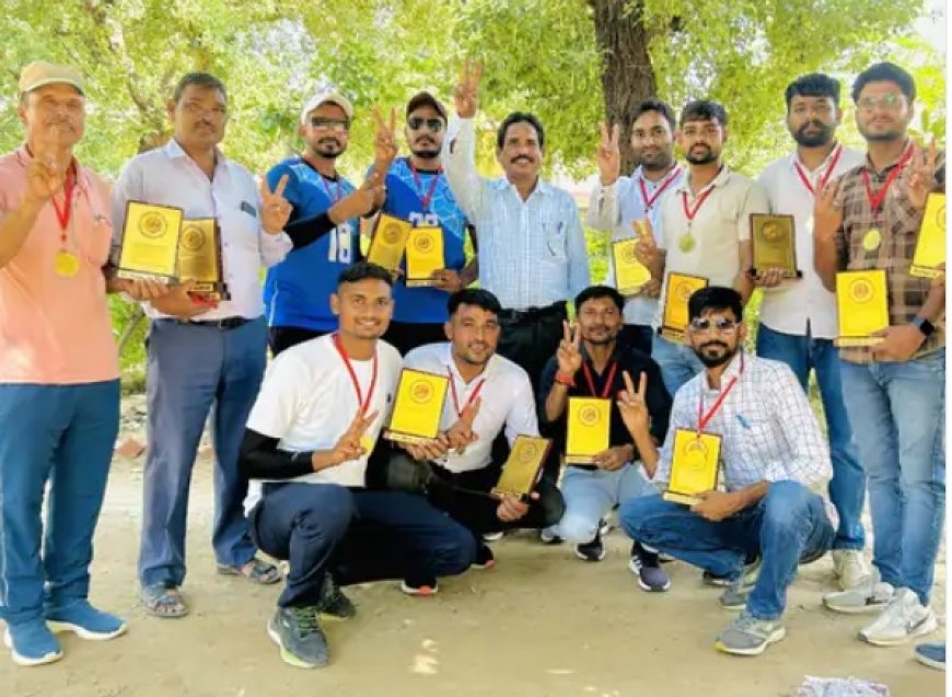 गोविंदगढ़ में विजेता शिक्षकों का किया सम्मान:जिला स्तरीय प्रतियोगिता में लहराया परचम, ब्लॉक का रोशन किया नाम