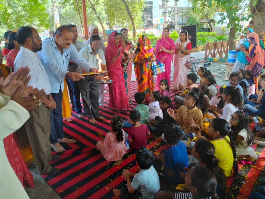 विश्वेश्वर महादेव मंदिर मे 152 कन्याओ के पूजन के साथ  आकर्षण का केंद्र बना  सामूहिक शस्त्र पूजन