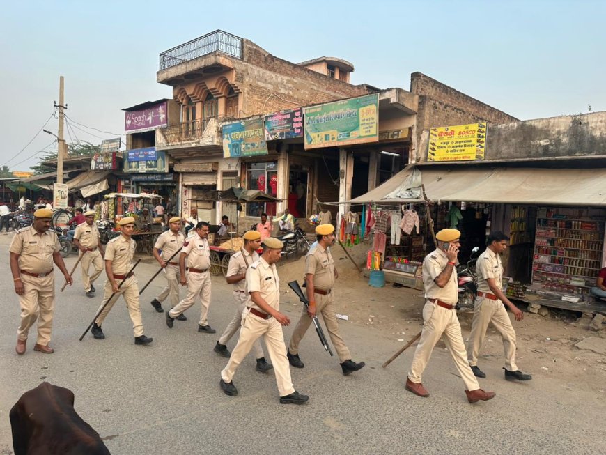 दीपावली को लेकर शहर में निकाला गया फ्लैग मार्च