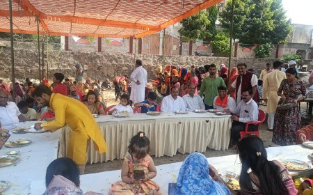 सैकड़ों धर्म प्रेमियों ने किया अन्नकूट का प्रसाद ग्रहण