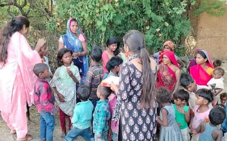 गरीब परिवार के बच्चों को कपड़े मिठाई पटाखे फुलझड़ी आदि सामग्री उपलब्ध कराकर, साथ मनाई दीपावली