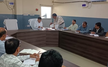 तिरिक्त जिला कलेक्टर ओमप्रकाश सहारण की अध्यक्षता में साप्ताहिक समीक्षा बैठक आयोजित