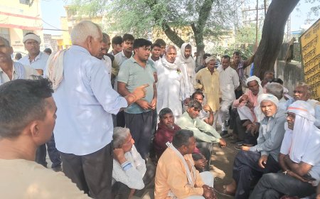 खेत पर लगे खराब ट्रांसफर को उतारने के लिए पोल पर चढ़े युवक के लगा करंट, हुई मौत 