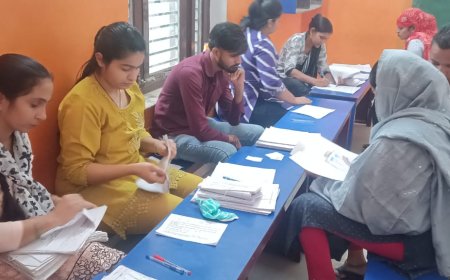 लिटिल फ्लावर अकादमी मे हुई मासिक  अभिभावक और शिक्षक  बैठक का आयोजन