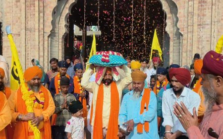 गुरुनानक देव जी के 555वें प्रकाश पर्व को लेकर गोविन्दगढ़ में  हर्षोल्लास से निकाला गया नगर कीर्तन
