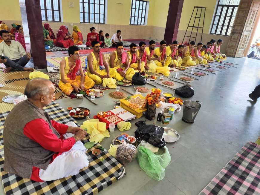 उदयपुरवाटी विप्र समाज के दीपावली स्नेह मिलन समारोह में 15 बच्चों का करवाया यज्ञोपवित संस्कार