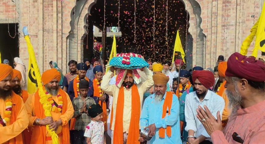 गुरुनानक देव जी के 555वें प्रकाश पर्व को लेकर गोविन्दगढ़ में  हर्षोल्लास से निकाला गया नगर कीर्तन