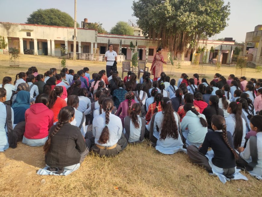 कांस्टेबल राजबाला जाट व मीरा गुर्जर ने विद्यालय में छात्राओं को दिया आत्मरक्षा का प्रशिक्षण