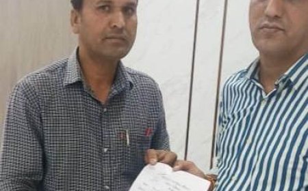 माताभर क्षेत्र की बंद व खराब लाइटों को ठीक कराने आयुक्त को सौंपा ज्ञापन