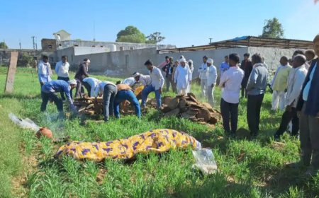 आजादी के 77 साल बाद भी सार्वजानिक श्मशान नहीं होने के कारण निजी जमीन पर अंतिम संस्कार  करने के लिए मजबूर ग्रामीण