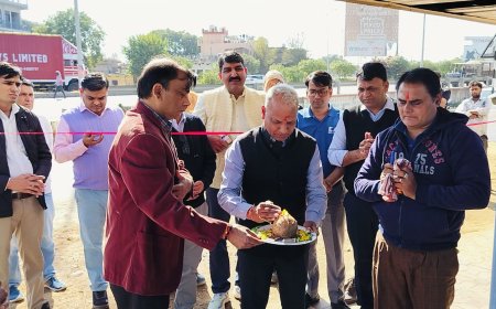बस स्टॉप के जीर्णोद्धार कार्य का विधिवत पूजन कर किया शुभारंभ