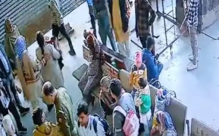 जयपुर रूट पर ड्यूटी लगने से थी नाराज: रोडवेज की महिला कंडक्टर ने खुद पर डाला पेट्रोल