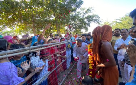 पथमेड़ा के महाराज गो ऋषि दत्तशरणानंदजी के सानिध्य में गौपूजन कर गोभक्तों को गौमाता के महत्व के बारे में समझाया