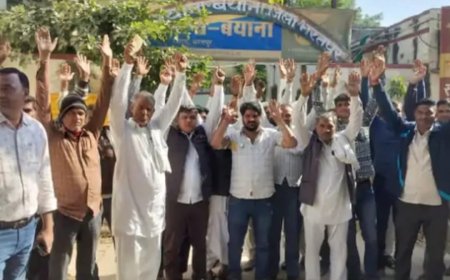 फायरिंग कर मैनेजर से 1.5 लाख रुपए लूट हुए तीन नकाबपोश बाइक सवार: क्रोशित ग्रामीणों ने पुलिस थाने पर किया विरोध प्रदर्शन