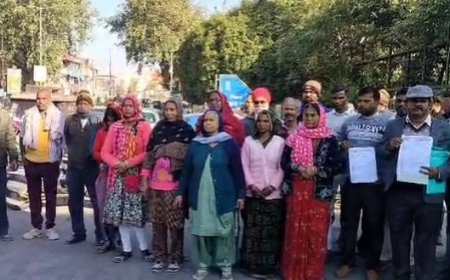 तूलेड़ा रोड आवासीय विकास समिति के बैनर तले  नियमन पट्टा जारी करने और मूलभूत सुविधा उपलब्ध कराने की मांग