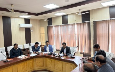 जिला कलक्टर की अध्यक्षता में साप्ताहिक समीक्षा बैठक आयोजित