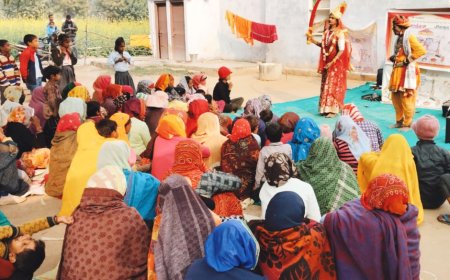 लोक गीतों व नुक्कड़ नाटक के माध्यम से किसानो को बताया जीवामृत का महत्त्व