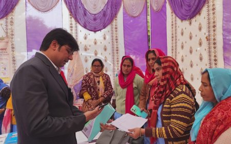 सीएमएचओ ने आयुष्मान आरोग्य शिविर का किया निरीक्षण, एएनएम को किया एपीओ