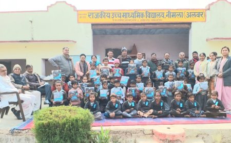 सर्दी से बचाव के लिए भामाशाह ने स्कूली विद्यार्थियों को बांटी जर्सियां, खिले चेहरे