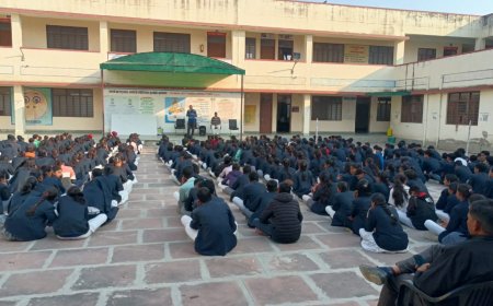 नदियों को सदा नीर दायिनी बनकर बहने दे - मीणा