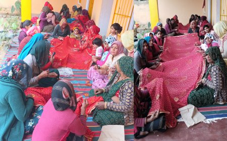 गायत्री प्रज्ञापीठ भूरीकुड़ी में हुआ चुनरी के बूटी लगाने का कार्यक्रम आयोजित