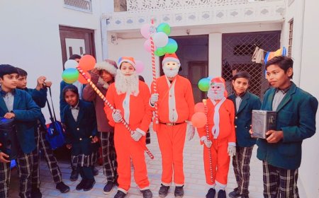 यूनिक एकेडमी स्कूल में मनाया क्रिसमस