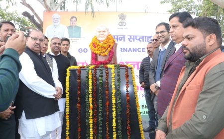 जिलेभर मेें मनाया सुशासन दिवस , कलैक्ट्रेट परिसर में पूर्व प्रधानमंत्री स्व. वाजपेयी की प्रतिमा का अनावरण