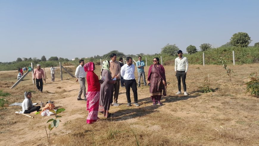 प्रभारी सचिव राजोरिया ने जहाजपुर में मिड-डे मील एवं  शहरी नरेगा कार्य किया निरीक्षण