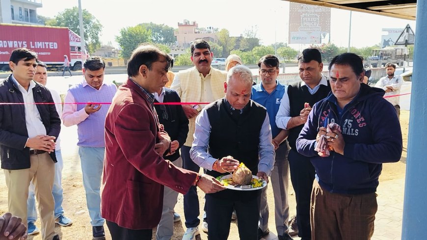 बस स्टॉप के जीर्णोद्धार कार्य का विधिवत पूजन कर किया शुभारंभ