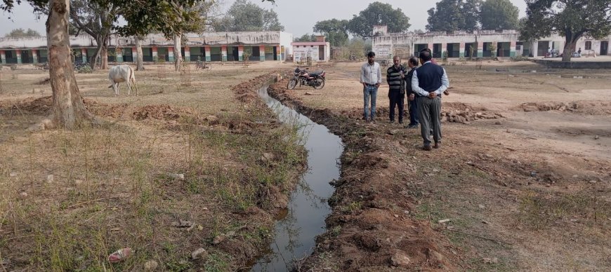 ग्राम तिलवाड के विधालय को बनाया नहर क्षेत्र