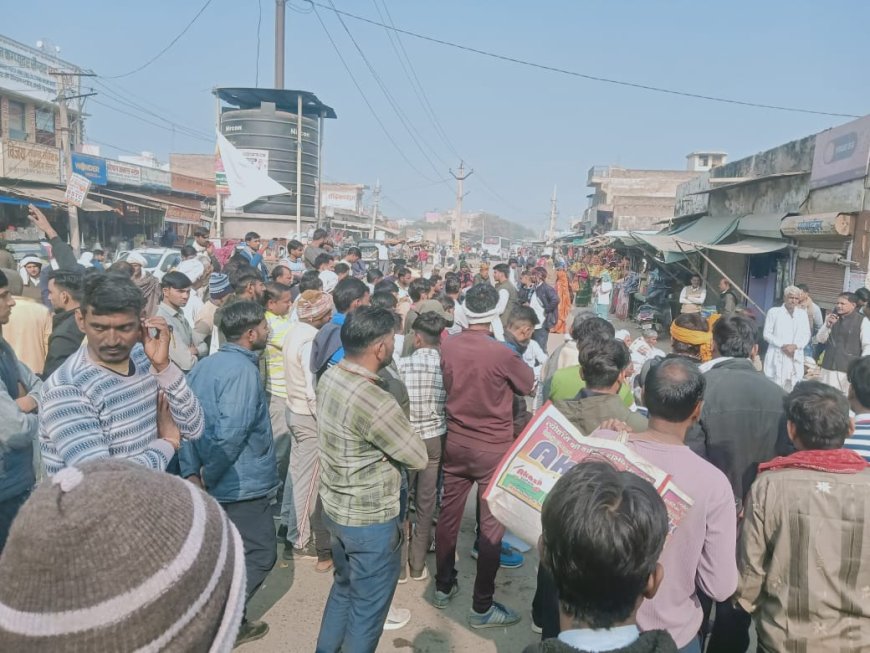 किसानों ने किया रास्ता जाम,  दिया धरना