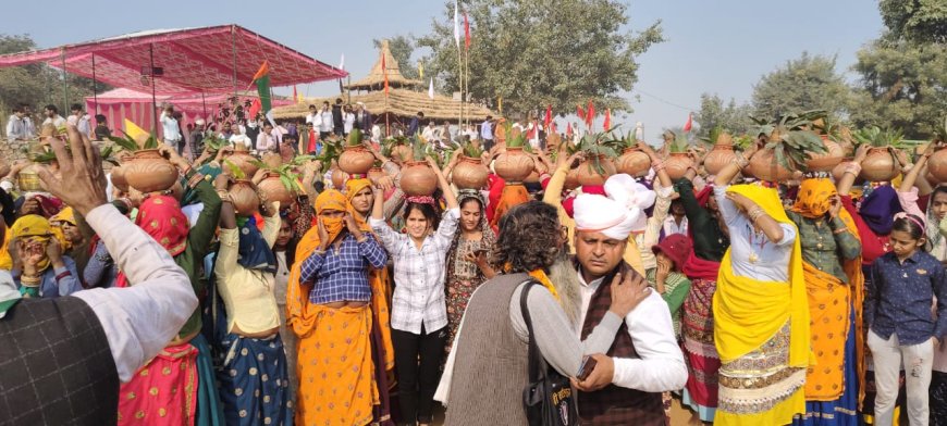 सिद्ध बाबा मंदिर पहाड़ी पर कलश यात्रा के साथ नौ कुंडीय लक्ष्मी नारायण महायज्ञ एवं श्रीमद्भागवत सप्ताह एवं रासलीला का हुआ शुभारंभ