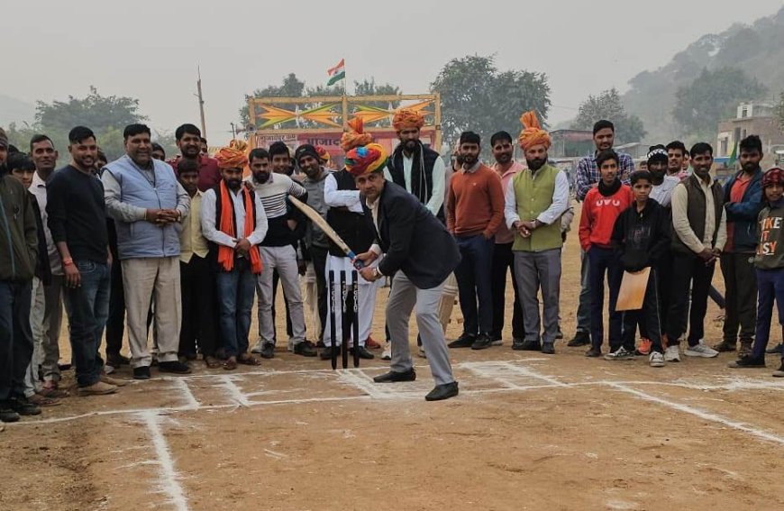 विधायक देवी सिंह शेखावत ने आजादपुर क्रिकेट कप का किया उद्घाटन