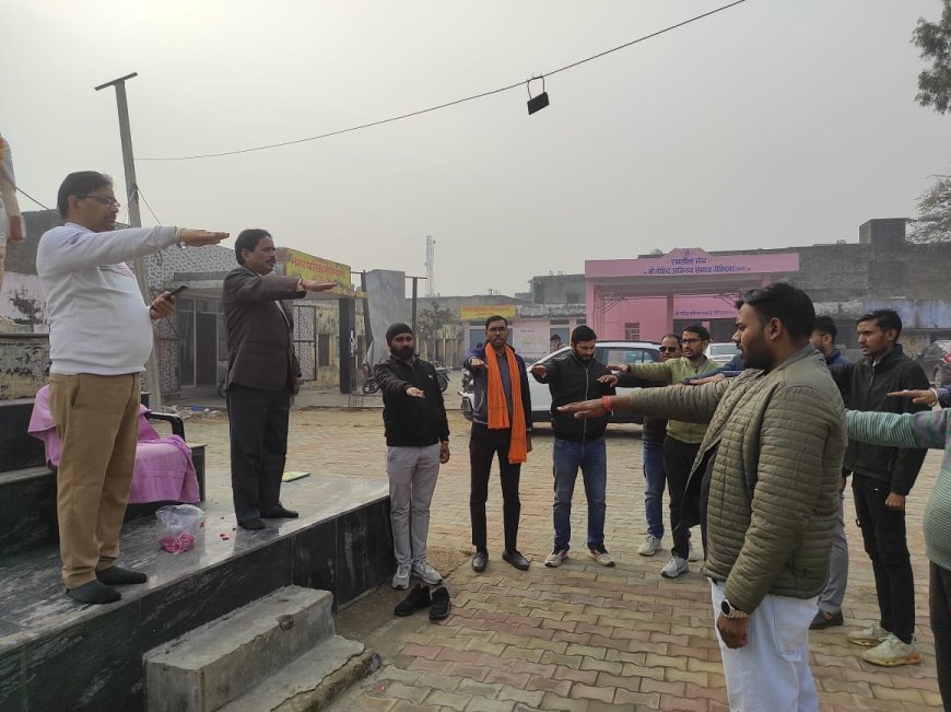 गोविंदगढ़ मे ब्लॉक शिक्षा अधिकारी  ने दिलाई कर्मचारियों को सुशासन की शपथ