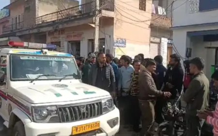 एटीएम बदलकर ठगी का प्रयास करते यवक को पकड़ा, भीड़ ने की ठुकाई, एक युवक फरार