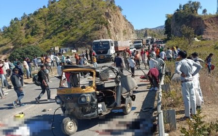 ब्रेक फेल ट्रेलर ने टैंपो को मारी टक्कर: भीषण सड़क हादसे मां-बेटे समेत 5 की मौत