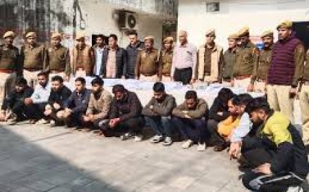 जयपुर में  ऑनलाइन एग्जाम में ऐप की मदद से पेपर सॉल्व करवा रहे 14 लोग गिरफ्तार