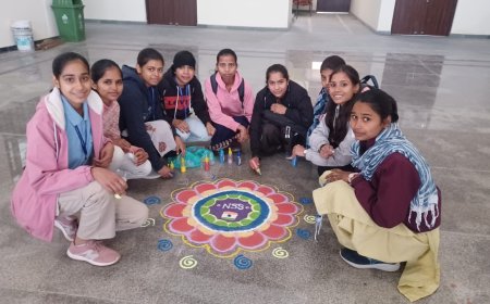 विशेष शिविर में स्वयंसेवकों ने किया पौधारोपण, समसामयिक विषयों पर संवाद करते हुए बनाए पोस्टर