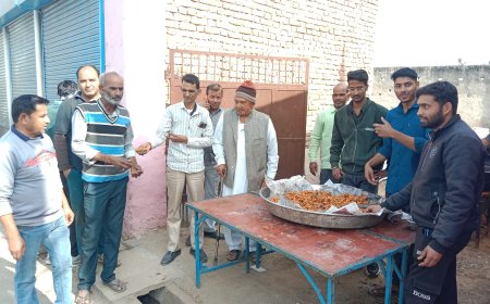 शिवालय के पास हुआ पौषबड़ा प्रसादी का आयोजन,राहगीरों को की प्रसादी वितरित