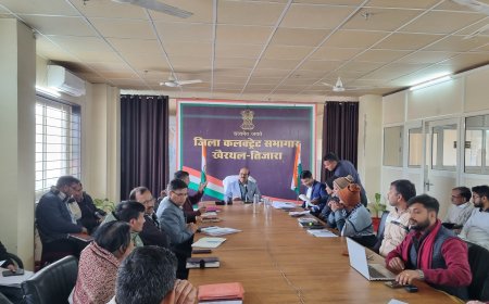 साप्ताहिक समीक्षा बैठक:जिला कलेक्टर ने गणतंत्र दिवस की तैयारी हेतु अधिकारियों को तैयारी के दिए निर्देश