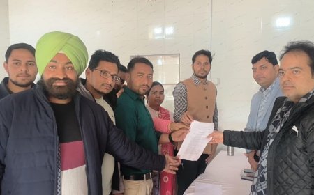 पटवारियों ने प्रमुख शासन सचिव के नाम SDM को सौपा ज्ञापन