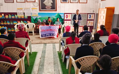 विद्यालयों के छात्र-छात्राओं को दी विधिक जानकारी