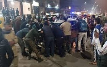 गश्त पर निकले थे पुलिसकर्मियों की गाड़ी को तेज रफ्तार कार ने मारी टक्कर