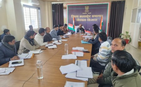 राजस्व विभाग के अधिकारियों की मासिक बैठक का हुआ आयोजन