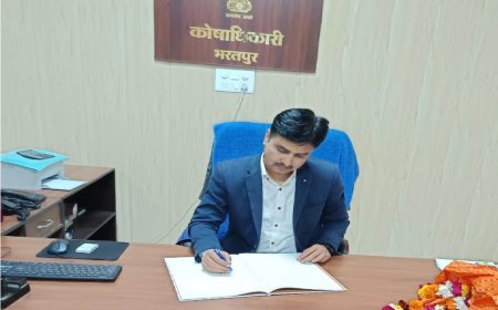 डॉ. सिंह ने किया कोषाधिकारी का कार्यभार ग्रहण